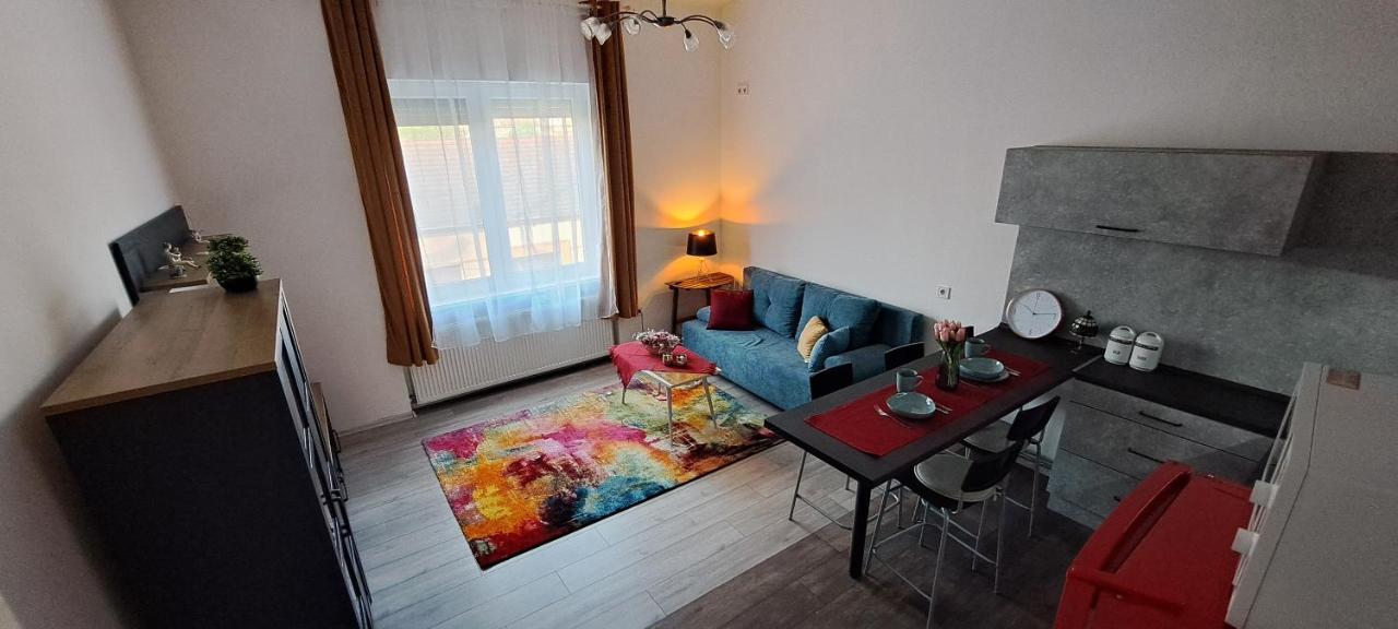 Appartamento Napraforgo Apartman Szeged Esterno foto